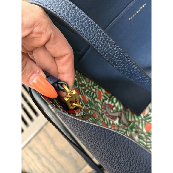 Tory Burch Blake Tote Bag Navy Blue Something Wild Lining Print with Wristlet - Picture 9 of 11